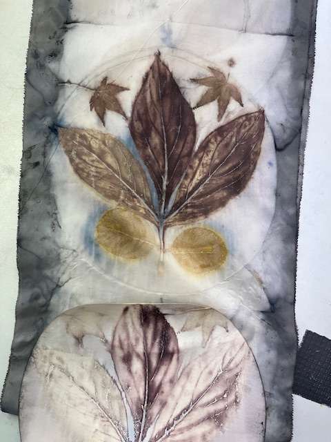 Schal mit Ecoprint und Blauholz